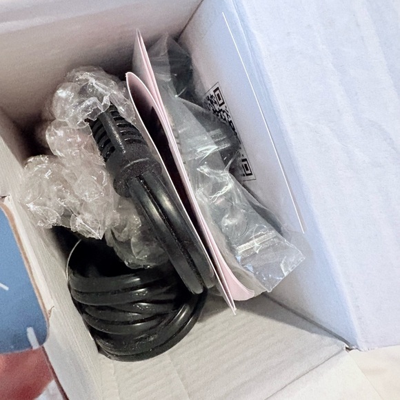 Wavytalk Pink Thermal 1.5” Round Brush Model 196 NIB - Picture 4 of 6